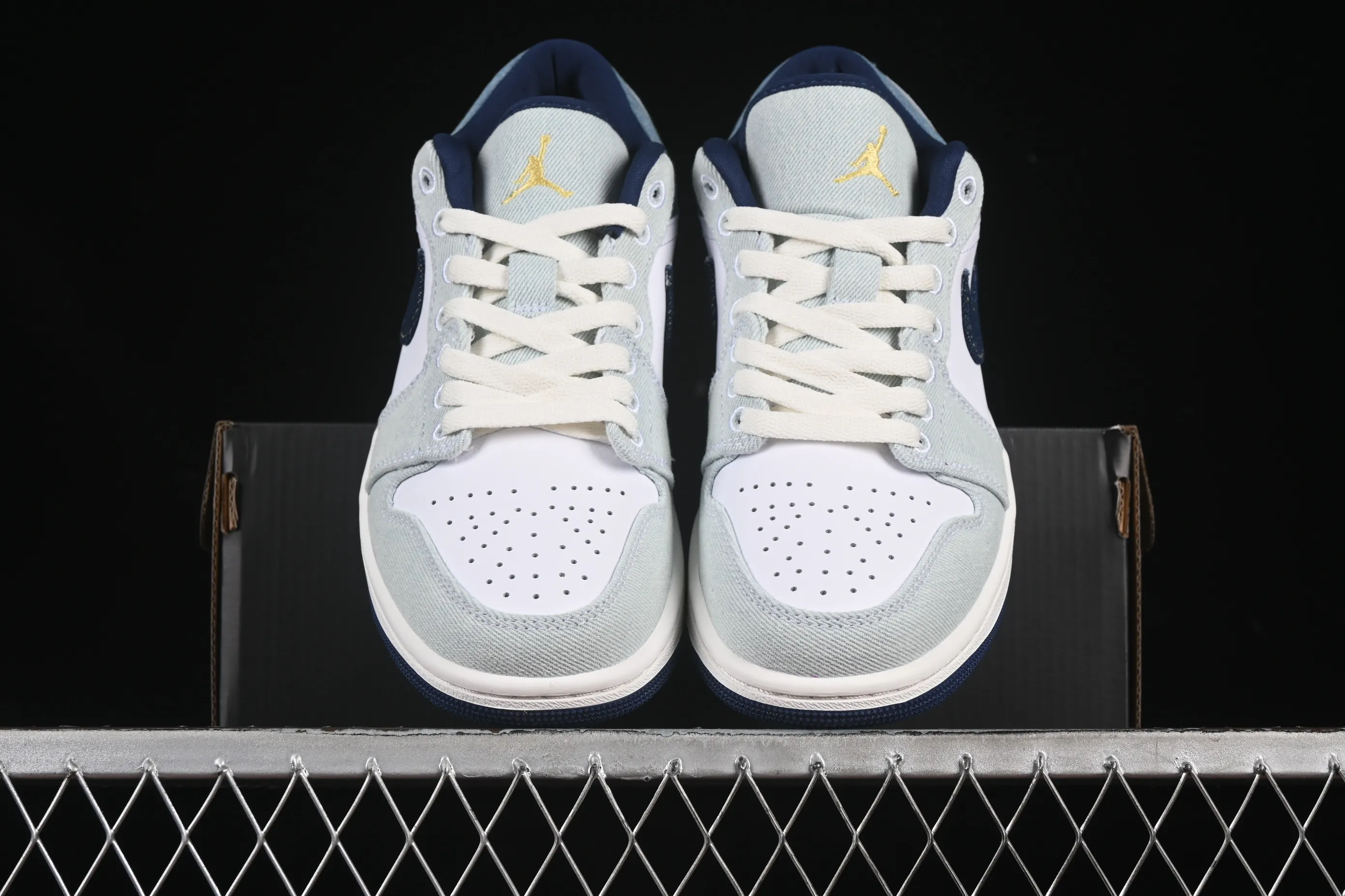 All categories Air Jordan Jordan series basketball shoes Air Jordan 1 Low G version pure original Air Jordan 1 Low "Canadian Tuxedo" AJ1 Joe 1 cowboy trend low-top basketball shoes IH0648-141